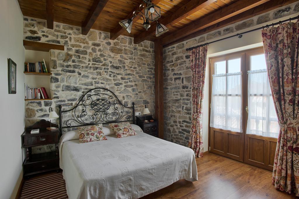 Apartamentos El llugarón Miravalles Habitación foto